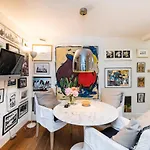 Unique 2bed flat in iconic Portobello Rd w terrace