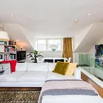 Unique 2bed flat in iconic Portobello Rd w terrace